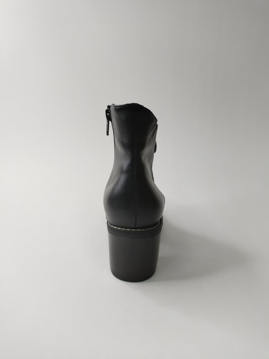 Botín Hebles Torino Negro con detalle reptil marfil